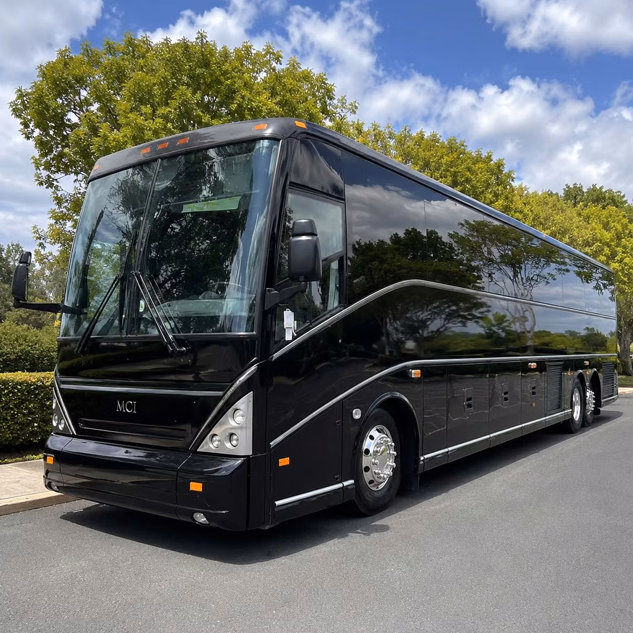 keeping large fan groups moving between hotels tailgates and concert venues is simple with spokanevalleycharterbus com
